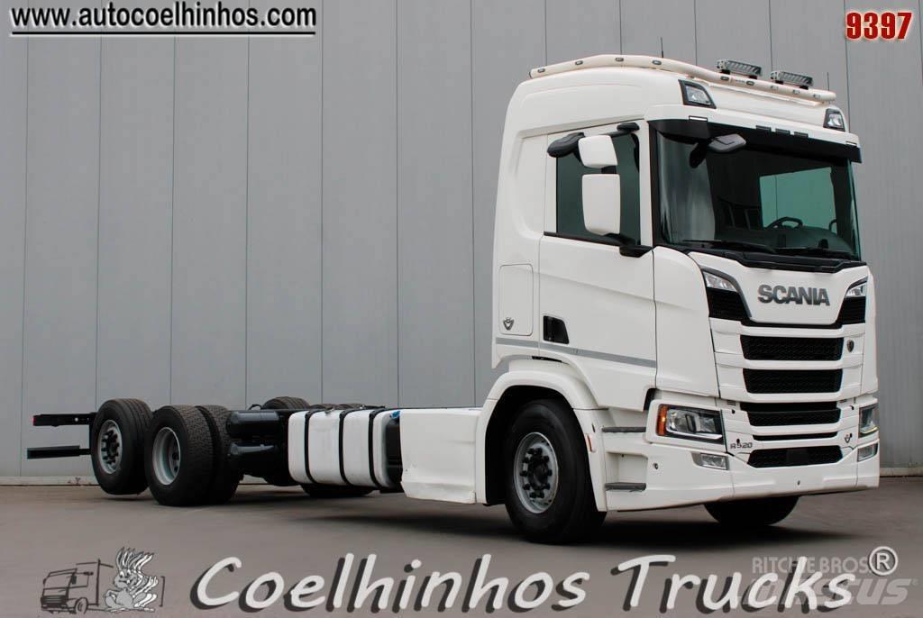 Scania R 520  V8 Cab & Chassis Trucks