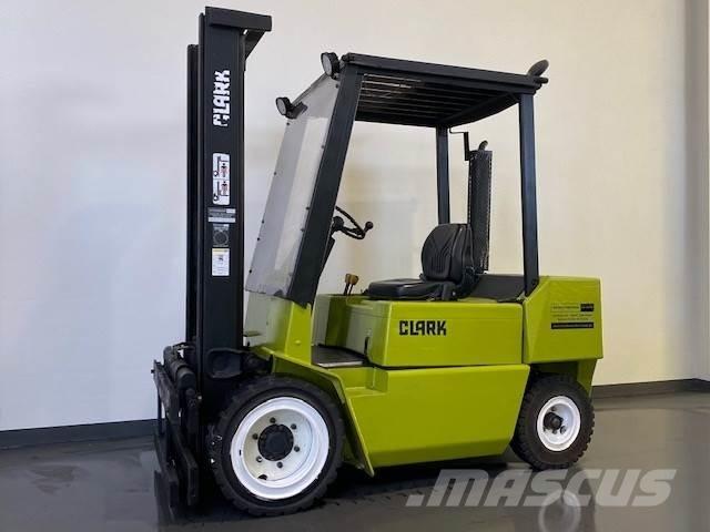 Clark DPM30N Diesel Forklifts