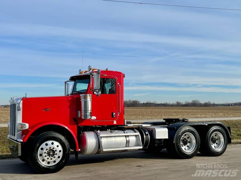 Peterbilt 388 Conventional Trucks / Tractor Trucks