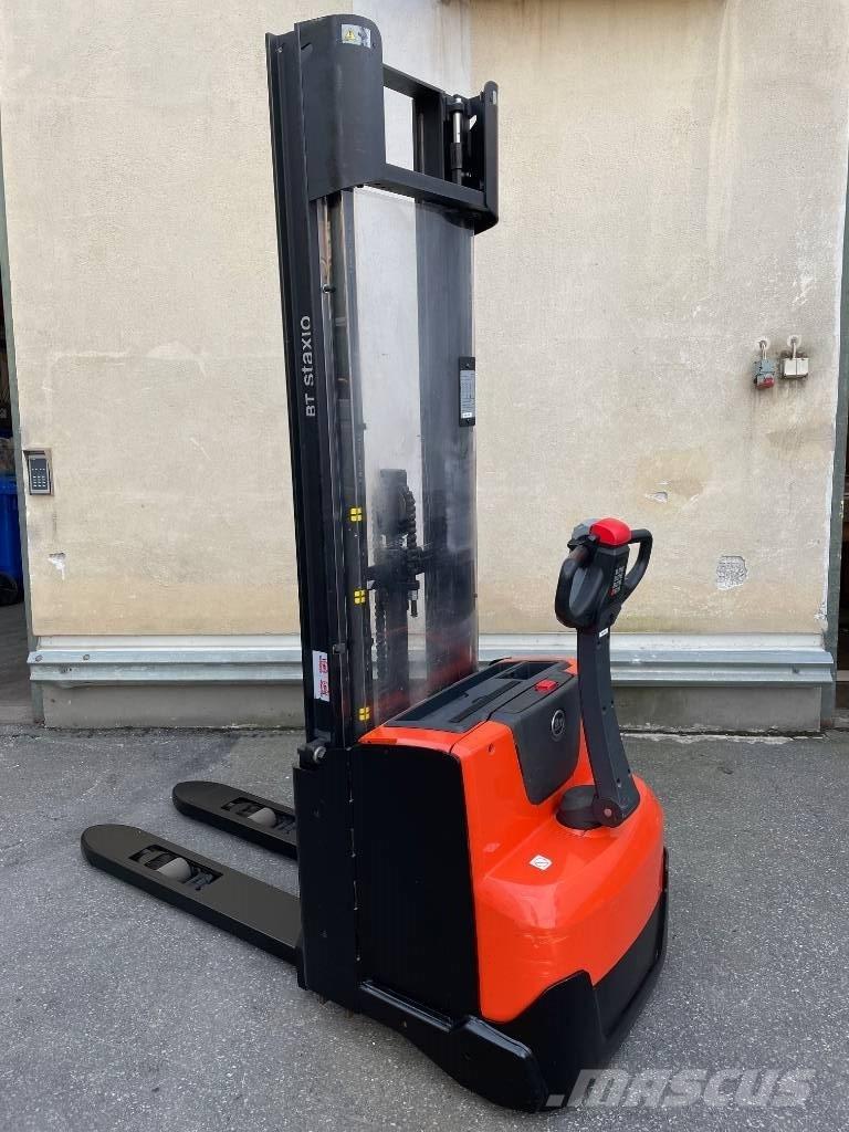 BT Staxio SWE120L Pedestrian stacker