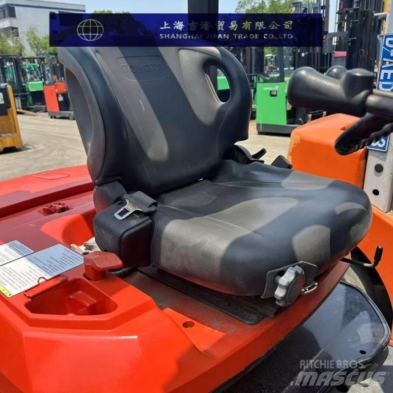 Toyota 15 Electric Forklifts