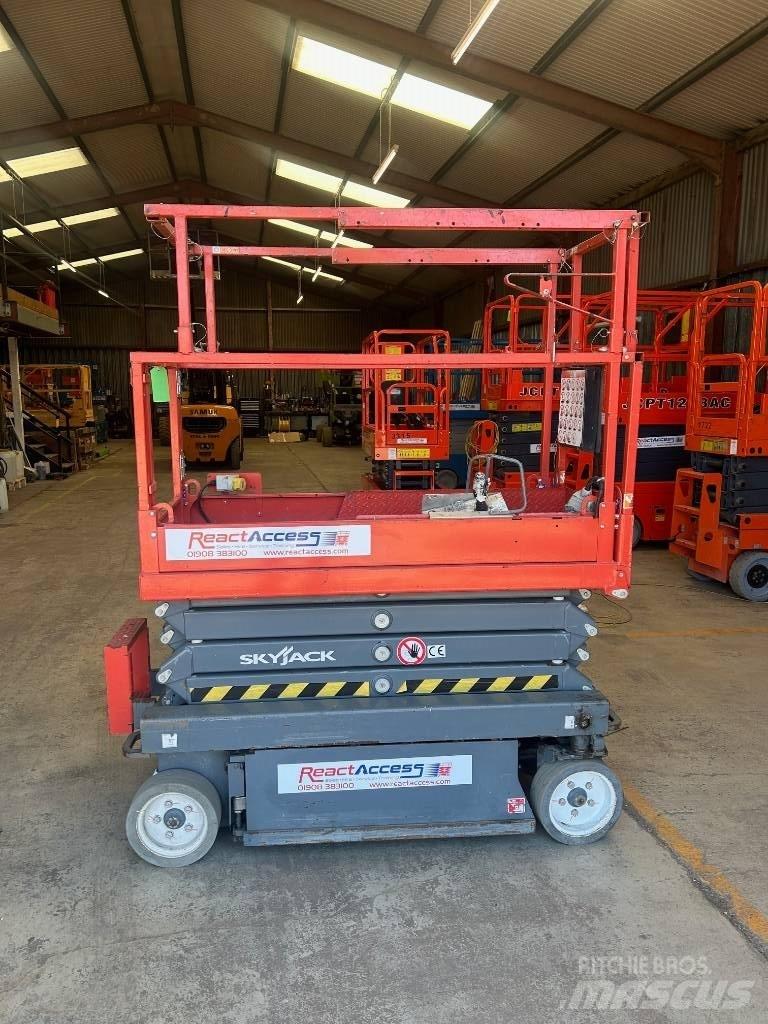 SkyJack SJ3219 Scissor Lifts