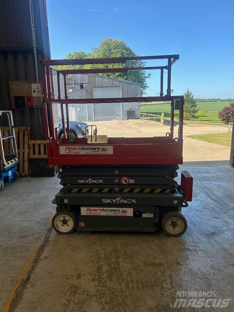 SkyJack SJ3219 Scissor Lifts