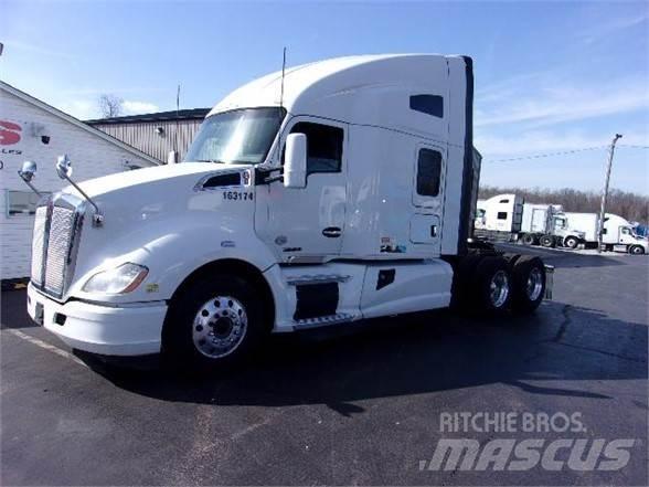 Kenworth T680 Conventional Trucks / Tractor Trucks