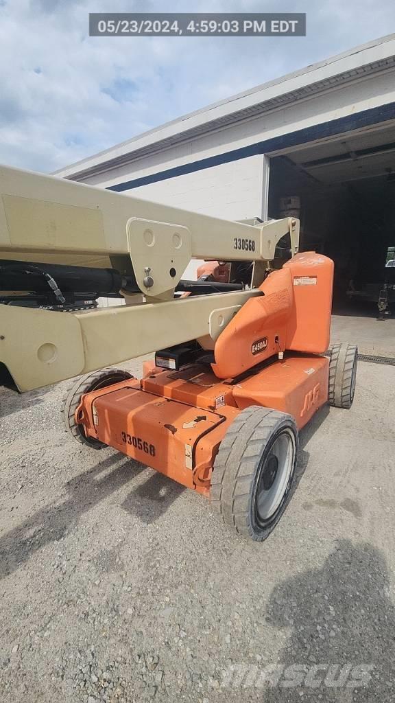 JLG E 450 AJ Articulated boom lifts