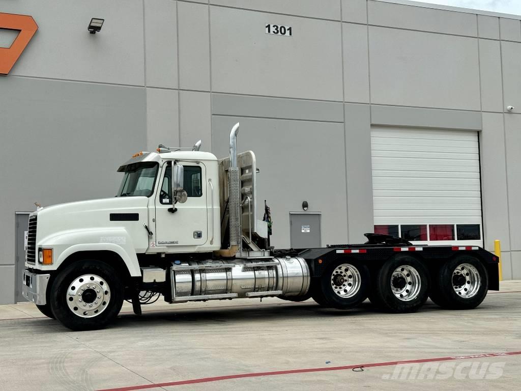 Mack CHU 613 Conventional Trucks / Tractor Trucks