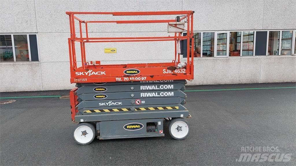 SkyJack SJIII4632 Scissor Lifts