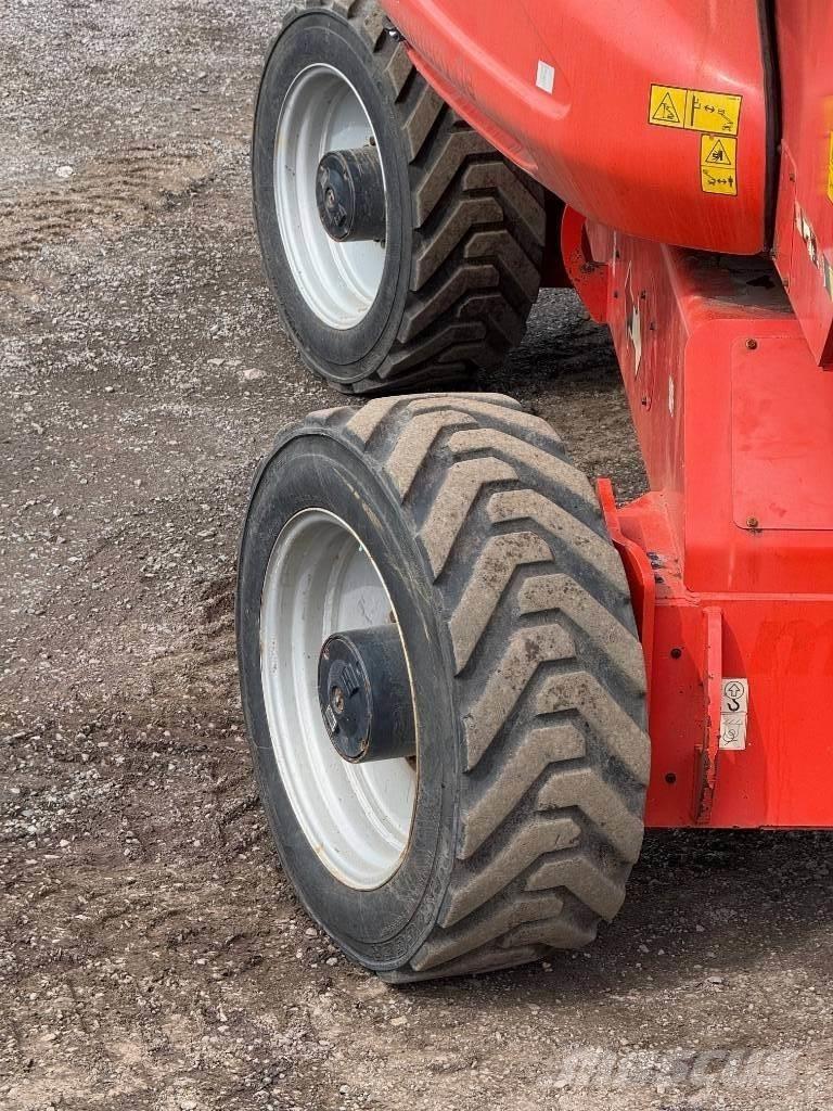 JLG 1250 AJP Articulated boom lifts