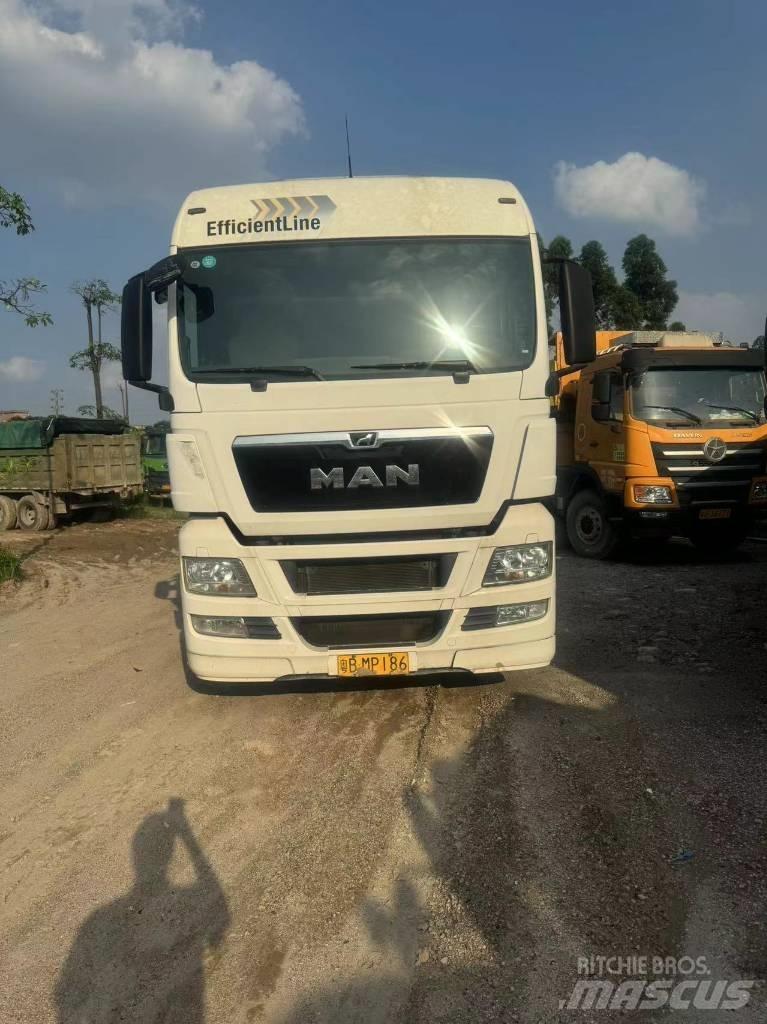 Sitrak SINOTRUCK 4x2 Conventional Trucks / Tractor Trucks