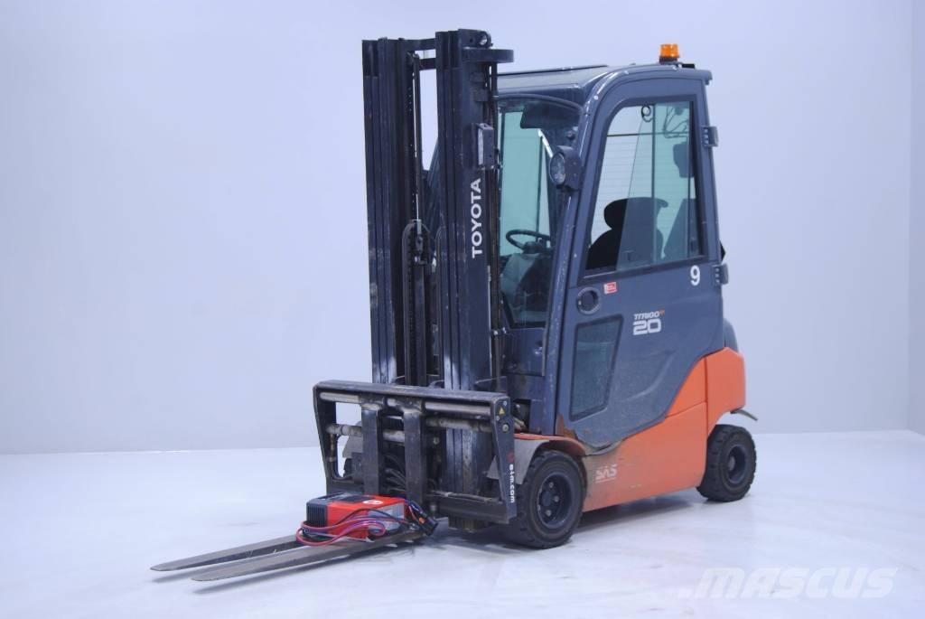 Toyota 8FBMK20T Electric Forklifts