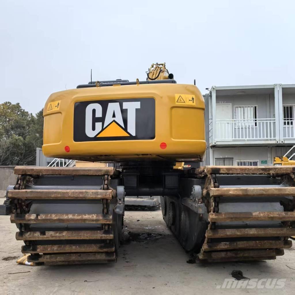 CAT 320 D Amphibious Excavators