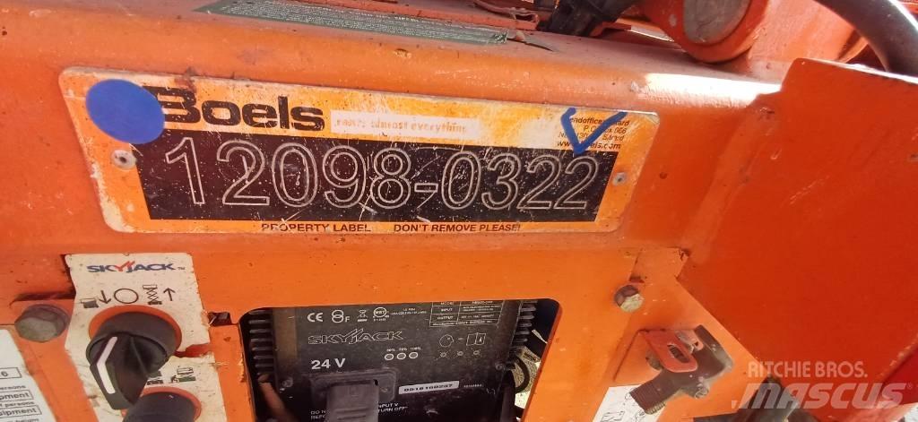 SkyJack SJIII 3219 Scissor Lifts
