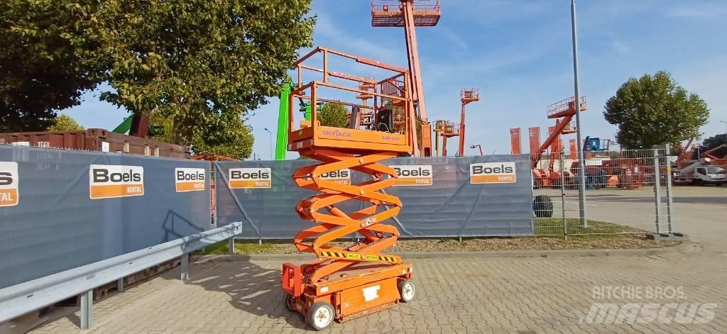 SkyJack SJIII 3219 Scissor Lifts