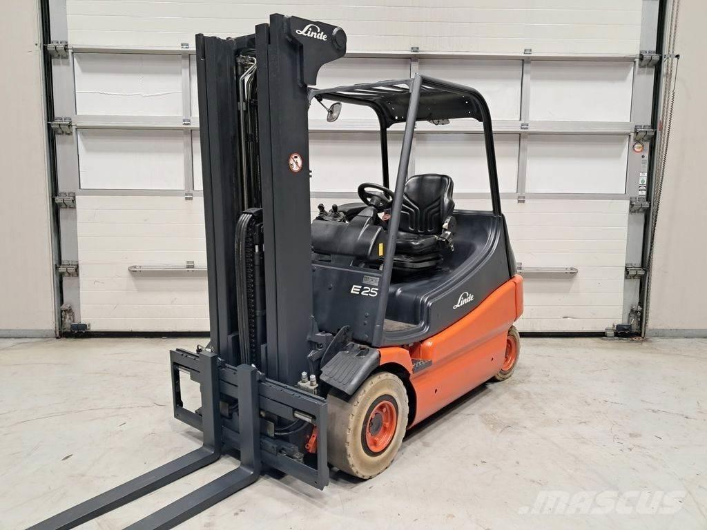 Linde E25/02 Electric Forklifts