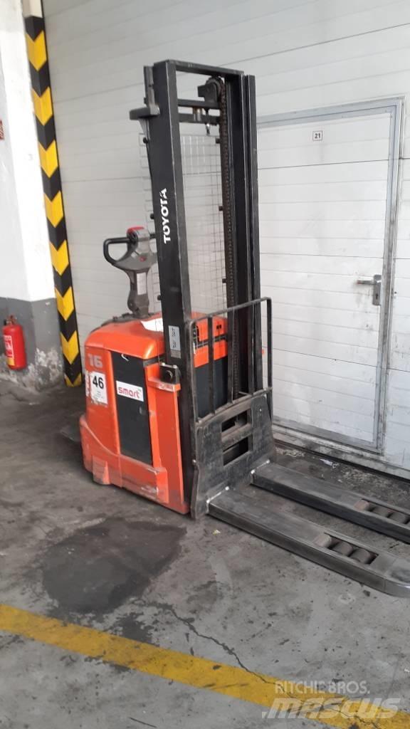 Toyota 7SLL16 Self Propelled Stackers