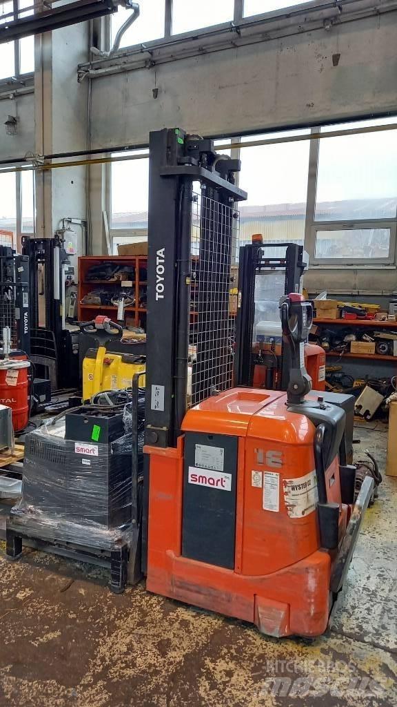 Toyota 7SLL16 Self Propelled Stackers