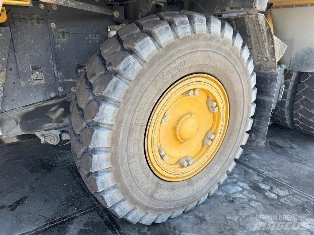 Komatsu HD405-7 Rigid dump trucks