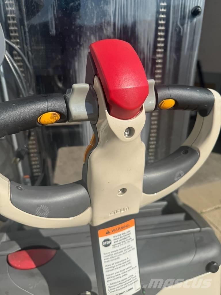 Crown ST3000-25 Electric Forklifts