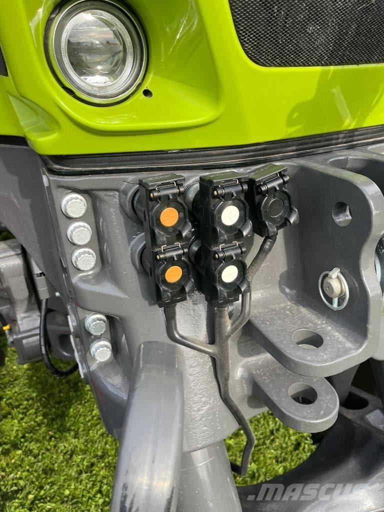 CLAAS AXION 930 Tractors