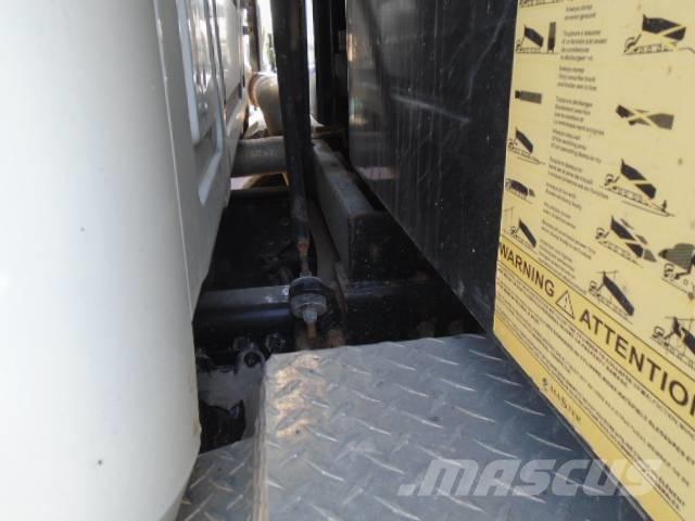 Mack GRANITE GR64B Dump Trucks