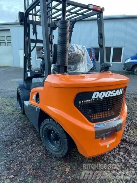 Doosan D30NXS Diesel Forklifts