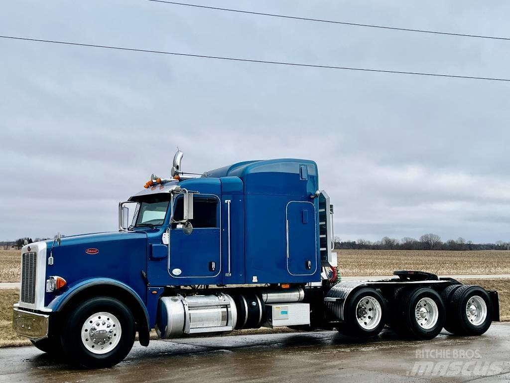 Peterbilt 367 Conventional Trucks / Tractor Trucks