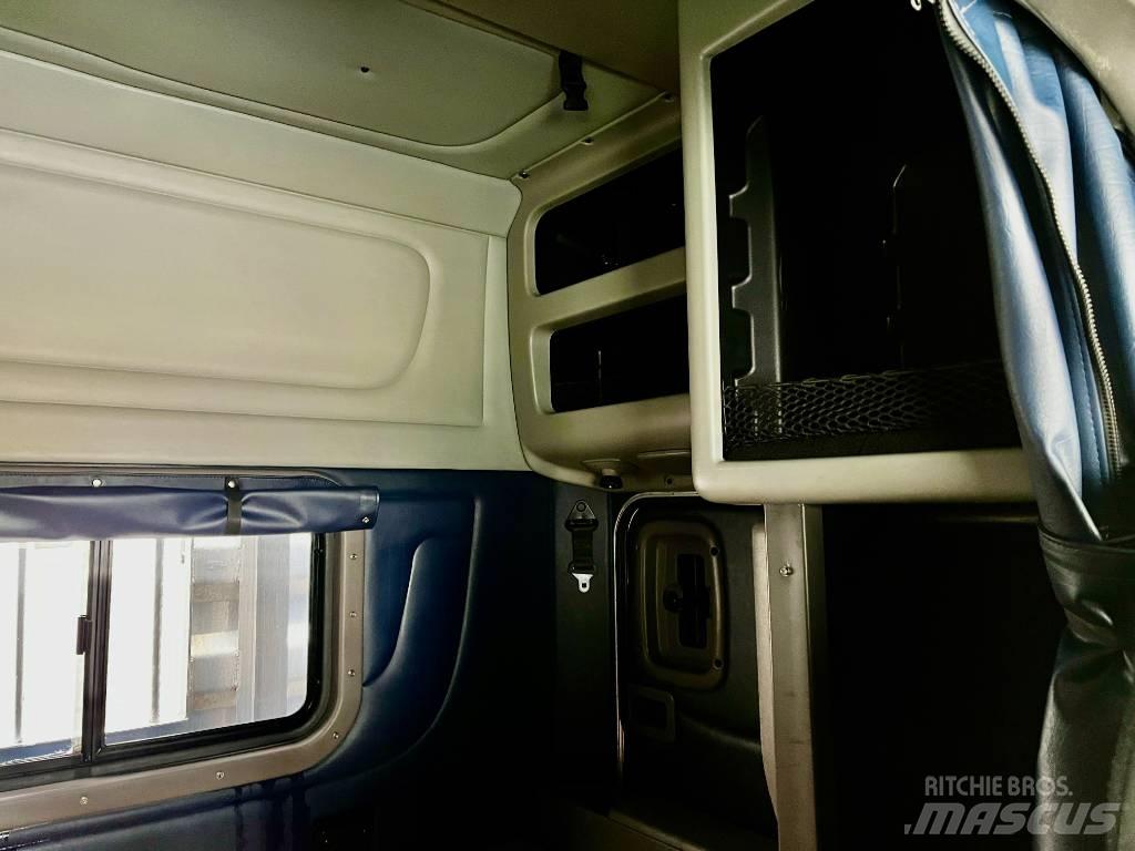Peterbilt 367 Conventional Trucks / Tractor Trucks
