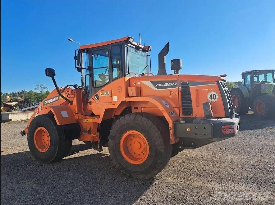 Doosan DL 250-5 Front Loaders