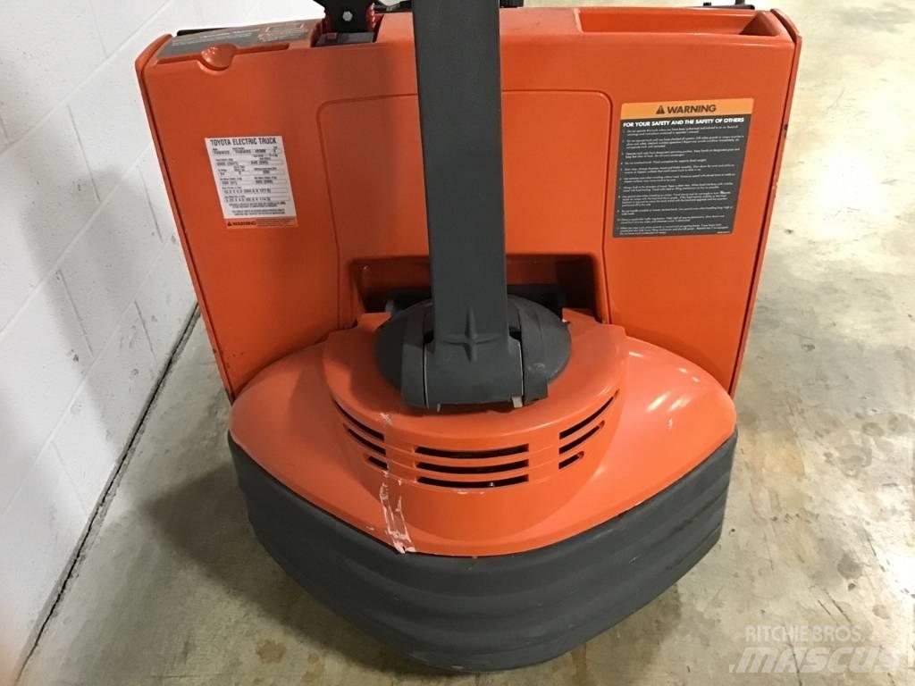 Toyota 7HBW23 Pallet Truck