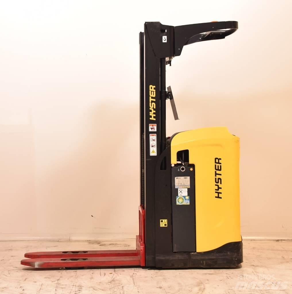 Hyster RS1.6-24 Self Propelled Stackers