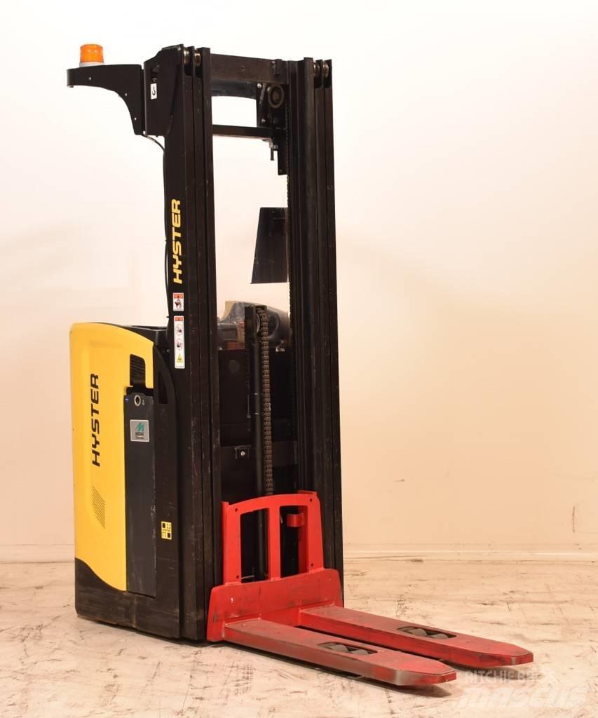 Hyster RS1.6-24 Self Propelled Stackers