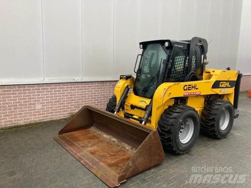 Gehl V420 Skid Steer Loaders