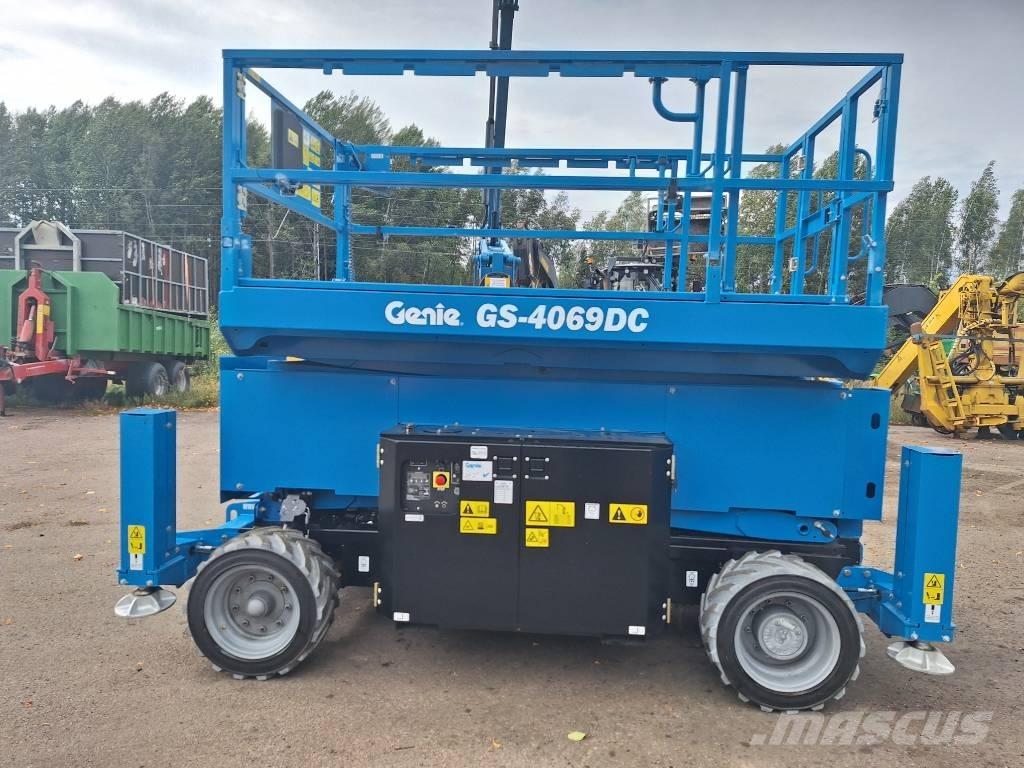 Genie GS-4069 DC Scissor Lifts