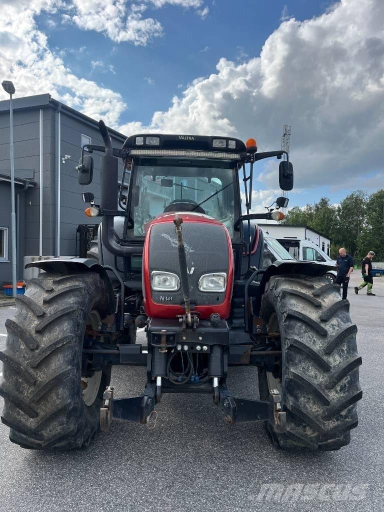 Valtra N 141 Tractors