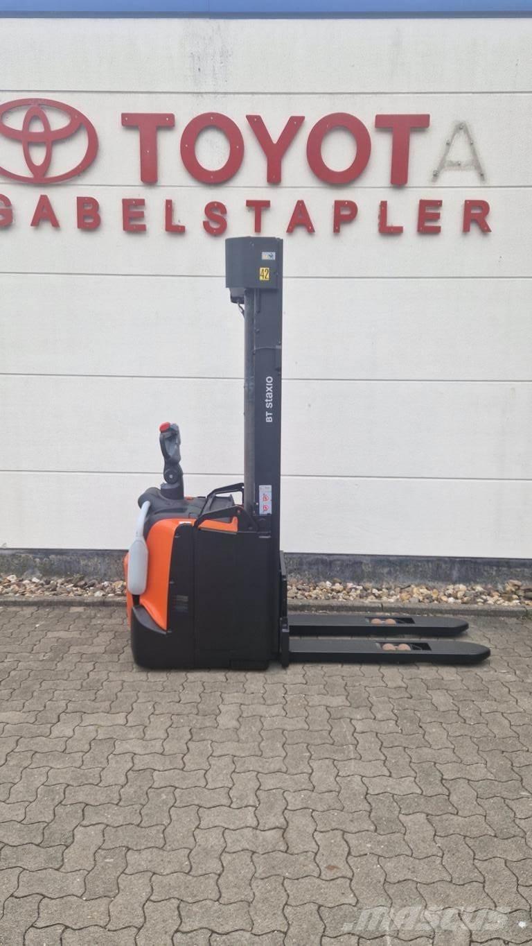 Toyota SPE160 Pedestrian stacker
