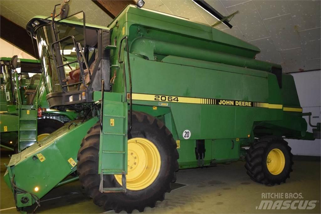 John Deere 2064 Combine Harvesters