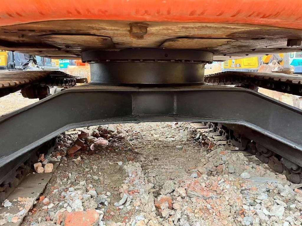 Hitachi ZX 135 US Crawler Excavators