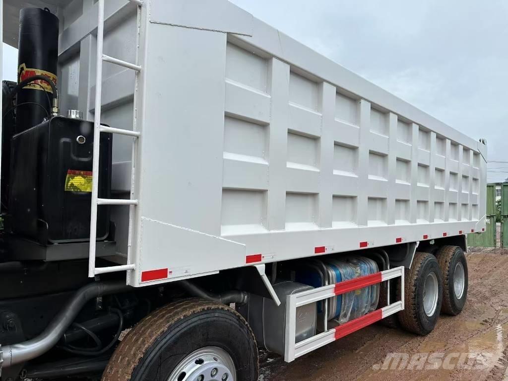 Howo 371hp 8X4 Dump Trucks