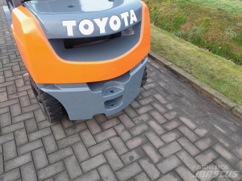 Toyota Tonero 25 Diesel Forklifts