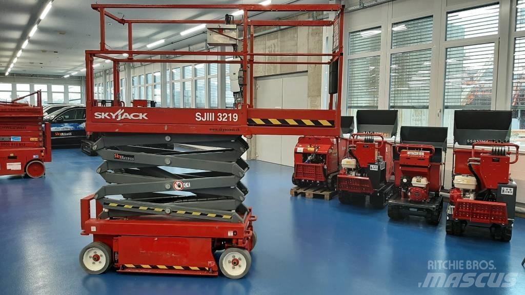 SkyJack SJIII 3219 Scissor Lifts