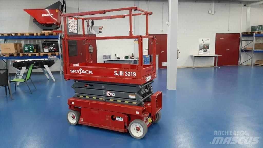 SkyJack SJIII 3219 Scissor Lifts