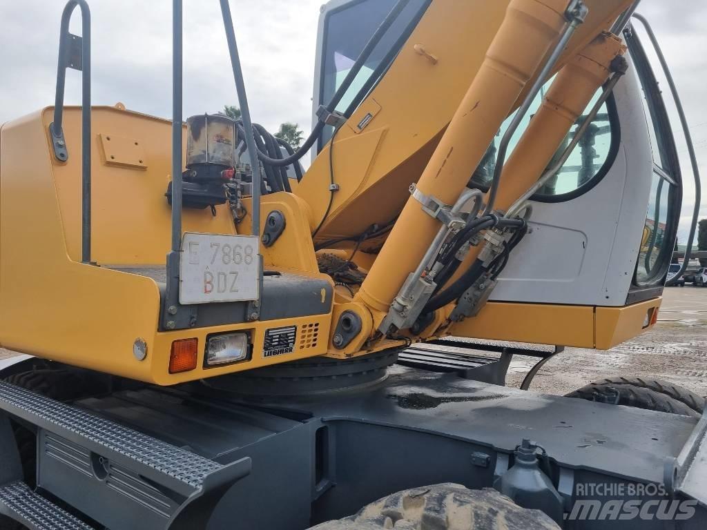 Liebherr A 900 C Wheeled Excavators