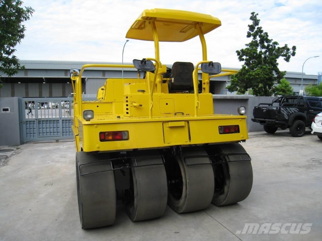 Sakai TZ 701 Pneumatic tired rollers