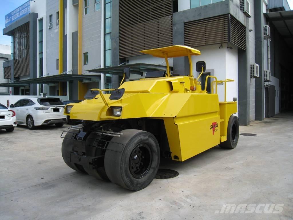 Sakai TZ 701 Pneumatic tired rollers