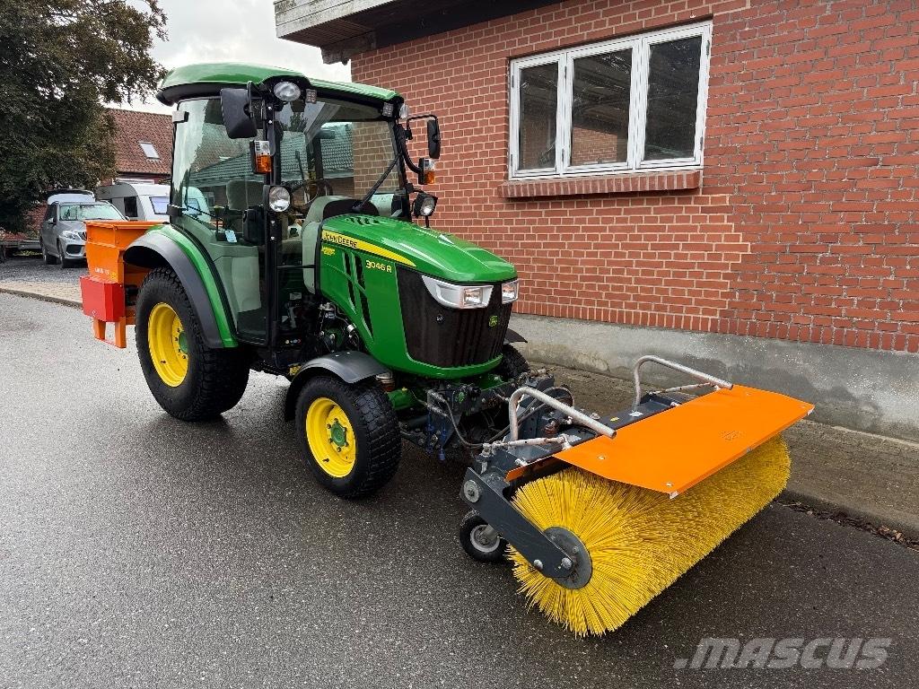 John Deere 3046 R Tractors