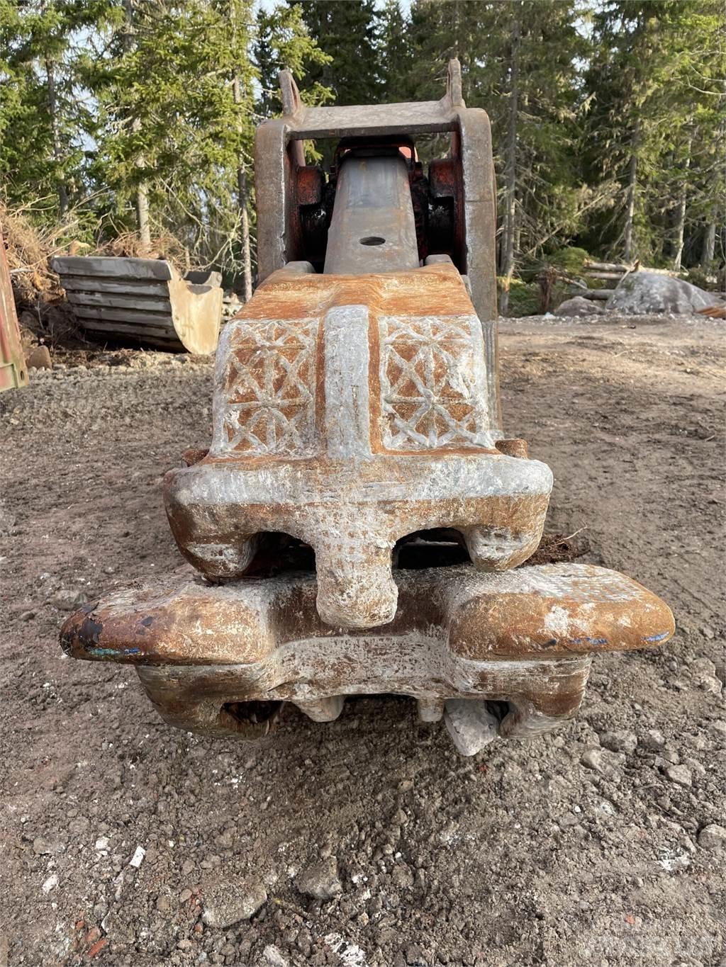 NPK U-31 JXR Crushers
