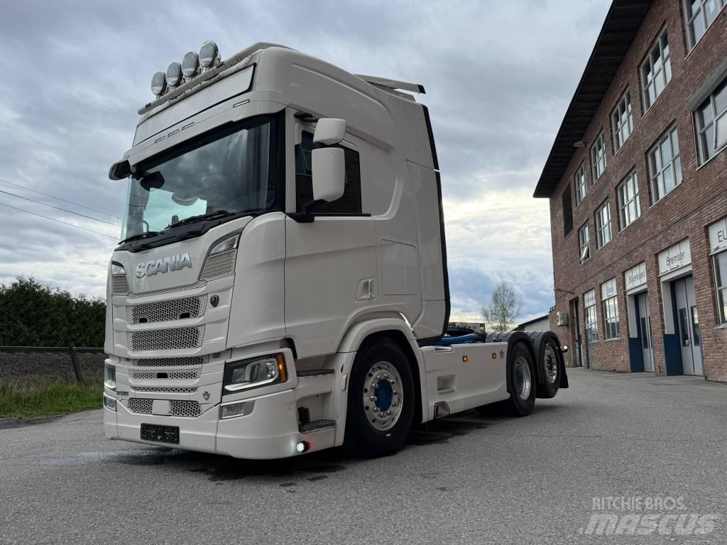 Scania R 590 Conventional Trucks / Tractor Trucks