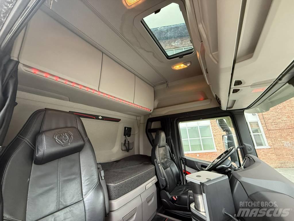 Scania R 590 Conventional Trucks / Tractor Trucks