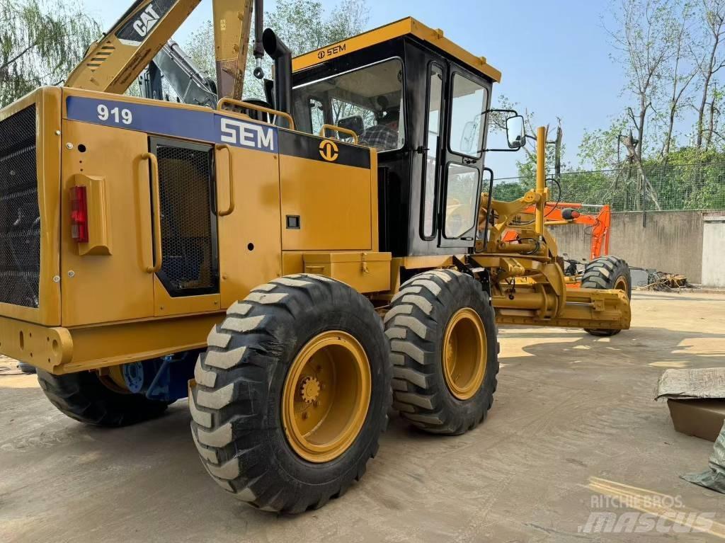 SEM 919 Motor Graders