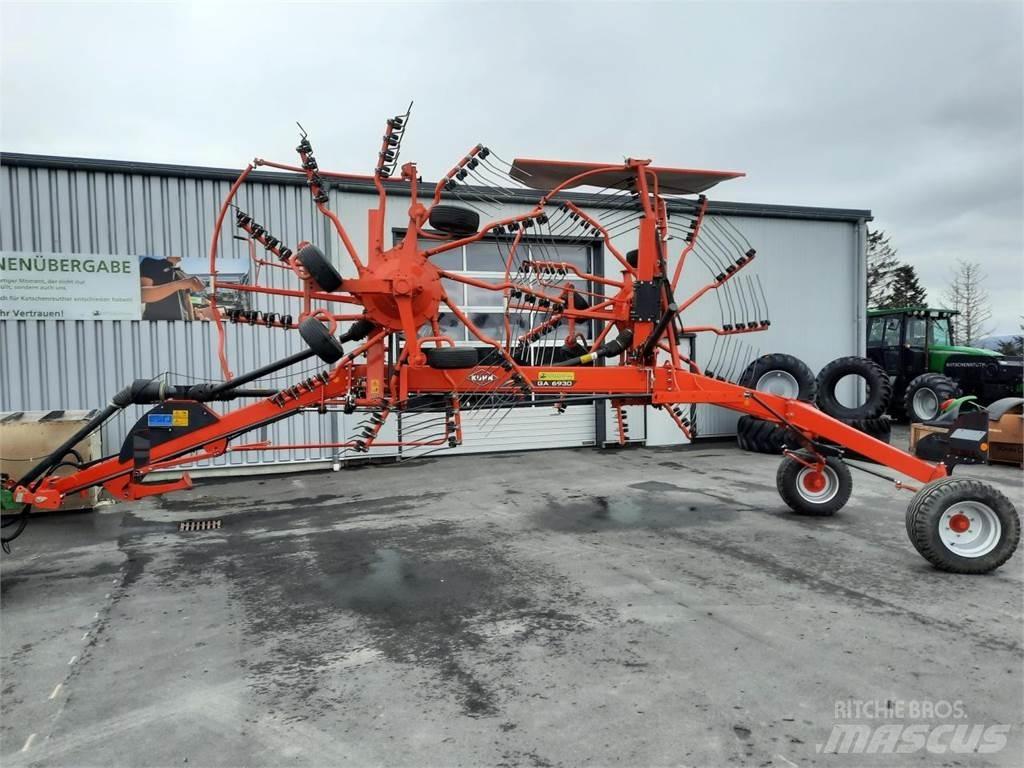 Kuhn GA 6930 Swathers \ Windrowers